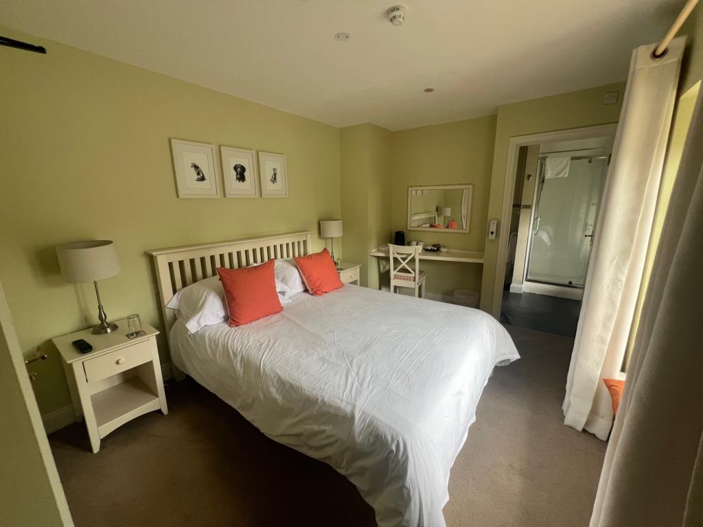 Lot: 119 - PUBLIC HOUSE ON SUBSTANTIAL PLOT - Room 3